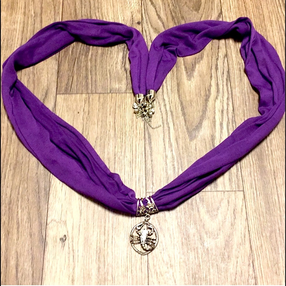 💜BEAUTIFUL  PURPLE MEDALLION SCARF💜
